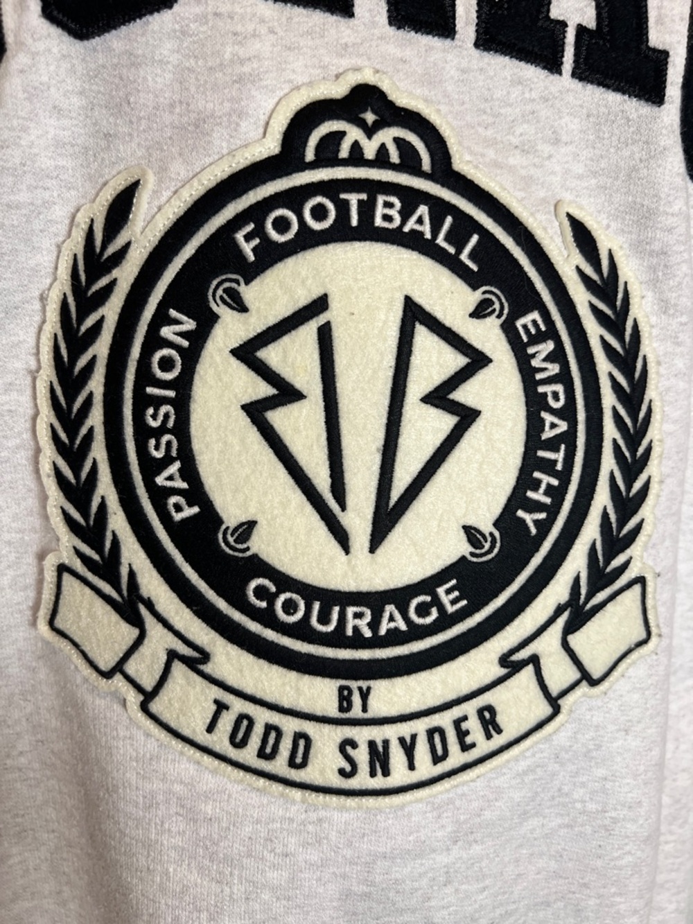 Todd Snyder x Men in Blazers limited-edition Crewneck Sweatshirt Size Large - Picture 11 of 11